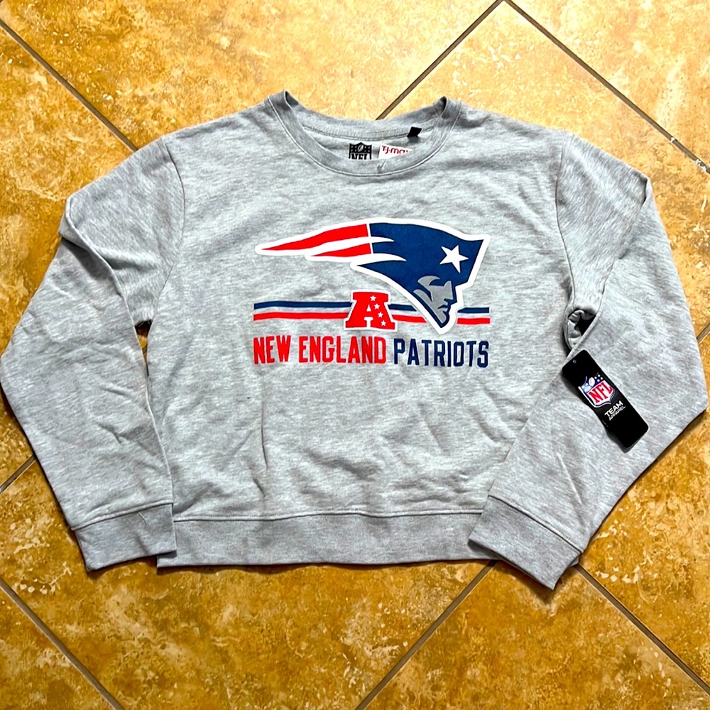 New England Patriots NFL Team Apparel Cropped Crew Neck Sweatshirt Size Large